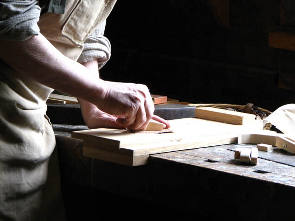Nacemos de la influencia y formación  heredada en el sector de la <strong>carpintería de madera y ebanistería  en Argençola.</strong>